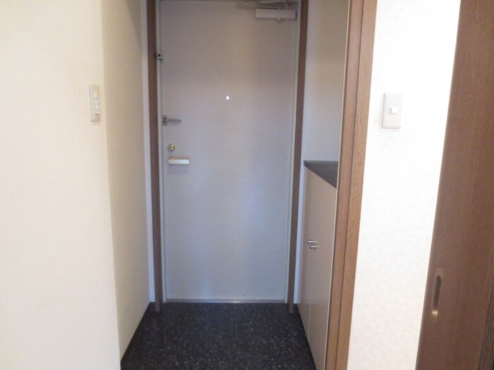 物件内観写真13　(玄関)