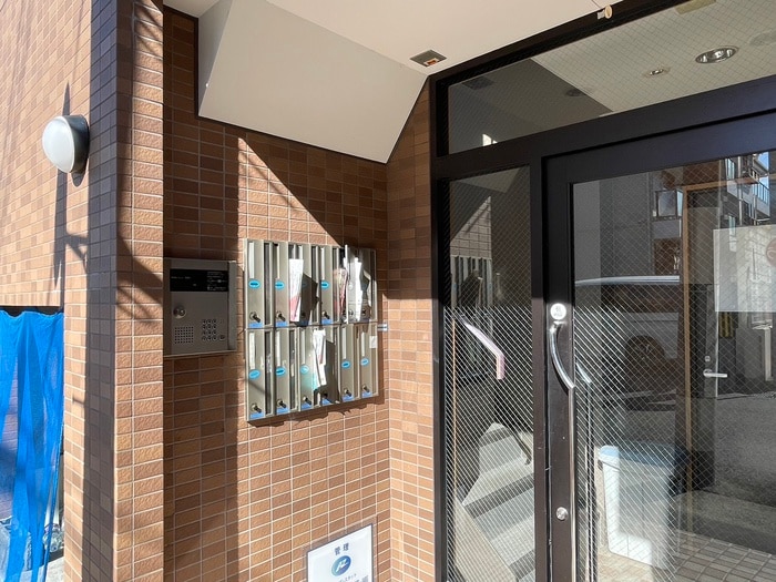 物件外観写真3　(エントランス部分)