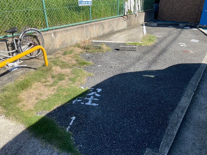 物件外観写真5　(駐車場)