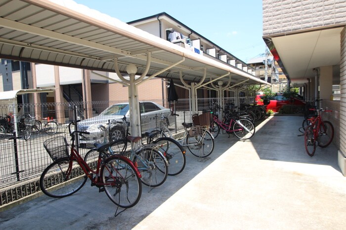 物件外観写真4　(駐輪場)
