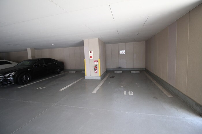 物件外観写真5　(駐車場)