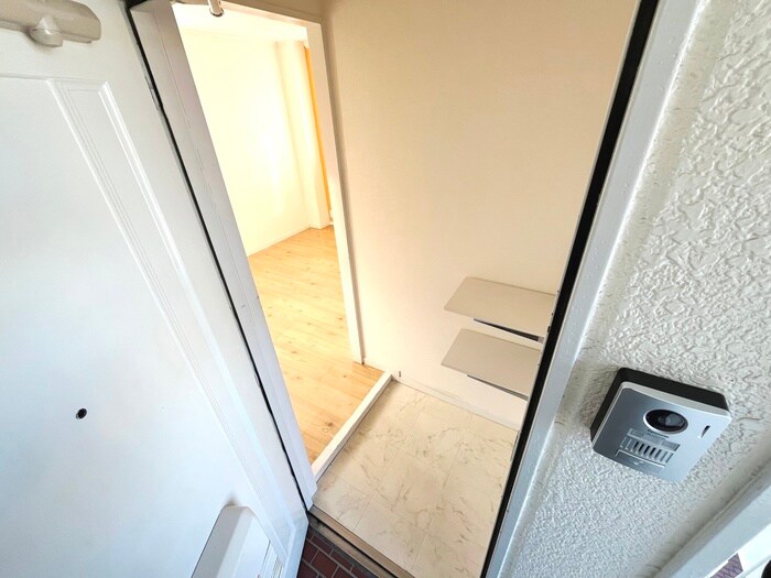 物件内観写真13　(玄関)