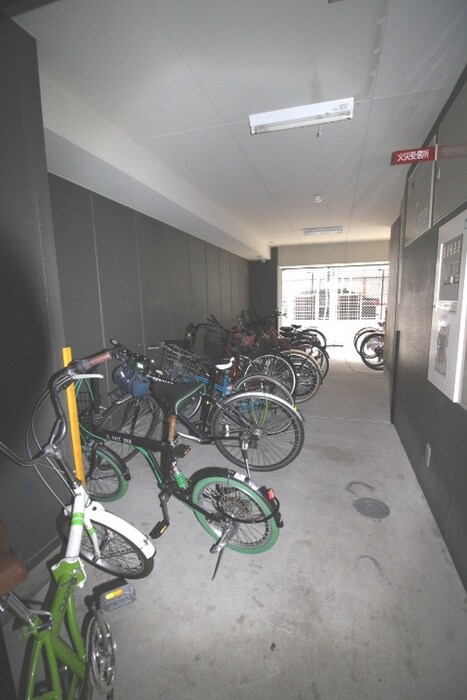 物件外観写真3　(駐輪場)