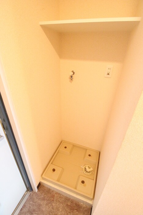 物件内観写真17　(洗濯機置場)