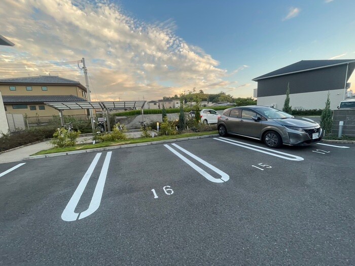 物件外観写真3　(駐車場)