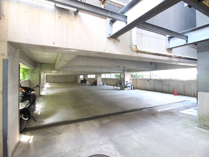 物件外観写真4　(駐車場)