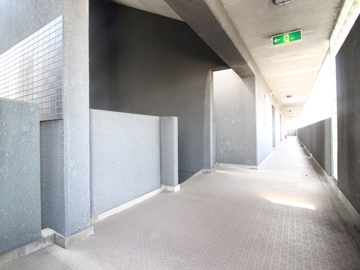 物件外観写真5　(エントランス部分)