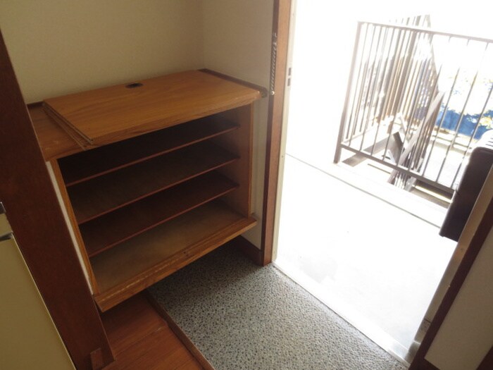 物件内観写真12　(玄関)