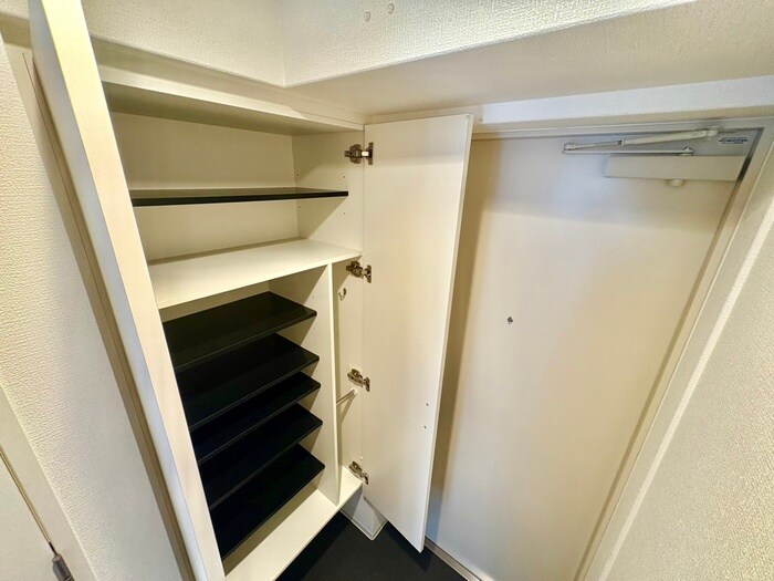 物件内観写真7　(靴箱)