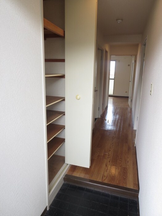 物件内観写真7　(玄関)