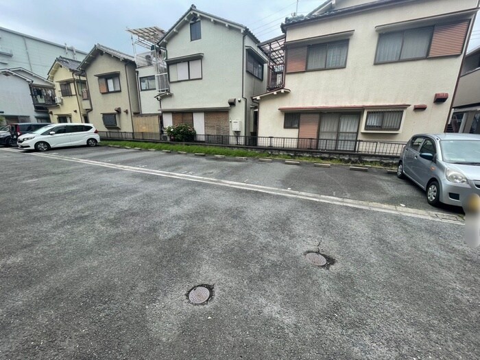 物件外観写真4　(駐車場)
