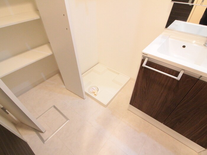 物件内観写真10　(洗濯機置場)