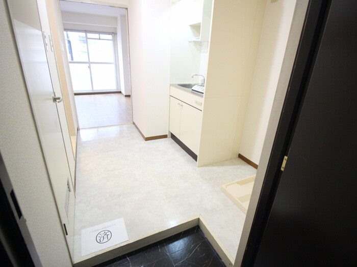 物件内観写真5　(玄関)