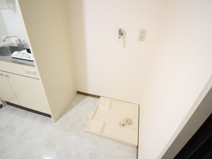 物件内観写真12　(洗濯機置場)