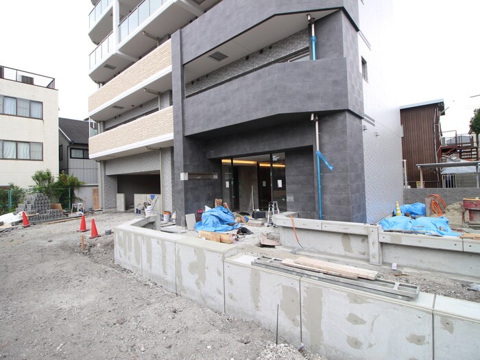 物件外観写真3　(エントランス部分)