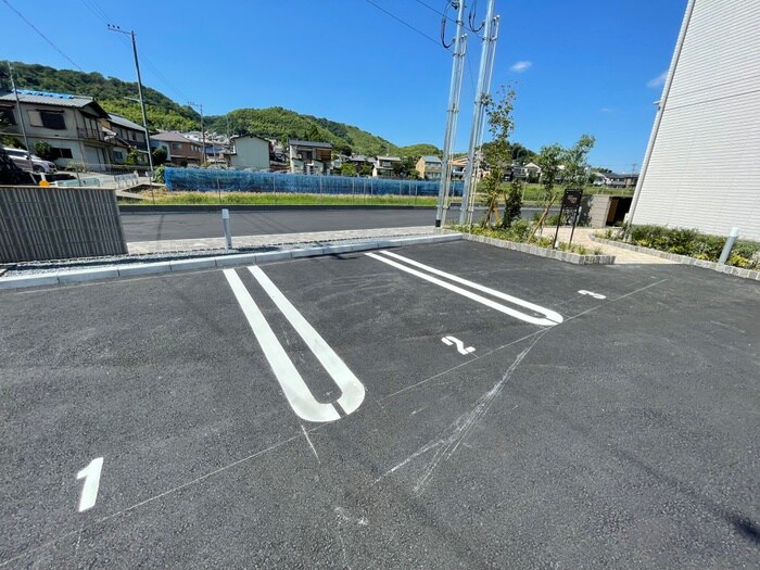 物件外観写真4　(駐車場)