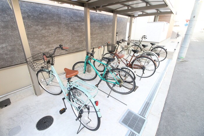 物件外観写真4　(駐輪場)