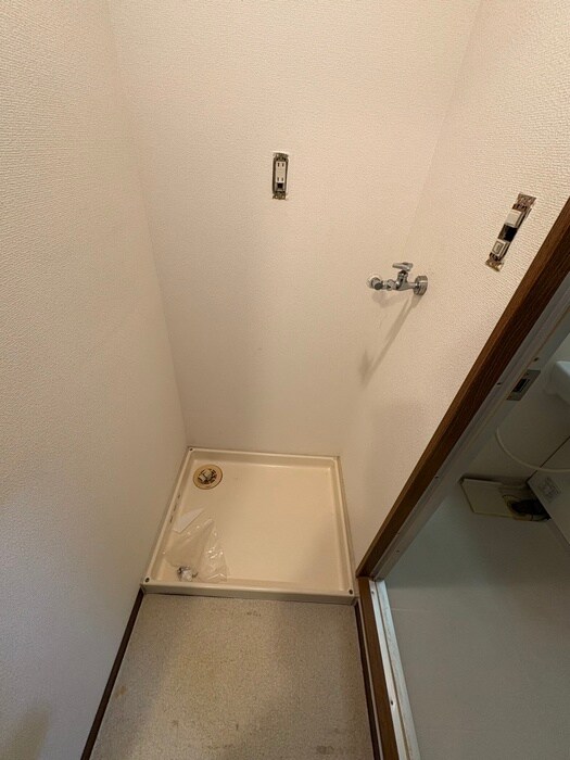 物件内観写真12　(洗濯機置場)