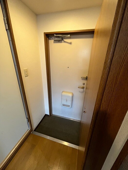 物件内観写真15　(玄関)