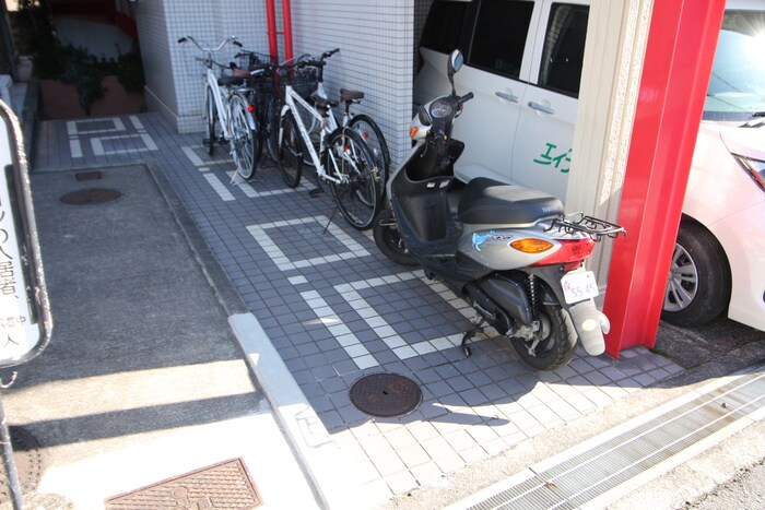 物件外観写真3　(駐輪場)