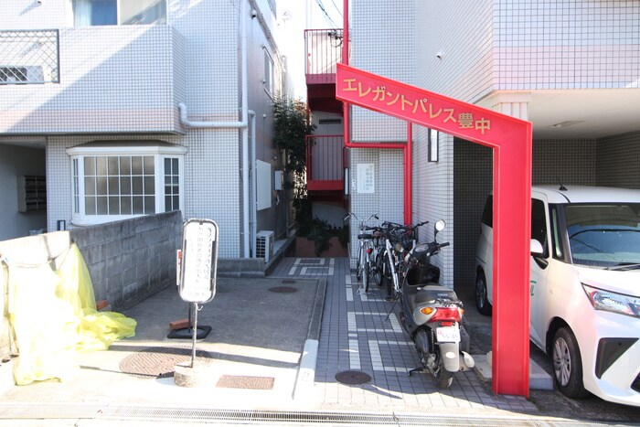 物件外観写真5　(エントランス部分)