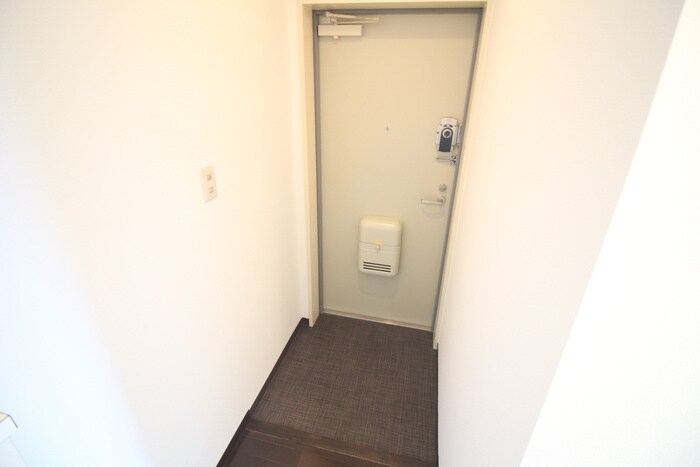 物件内観写真18　(玄関)