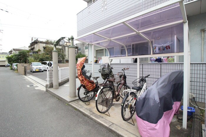 物件外観写真2　(駐輪場)