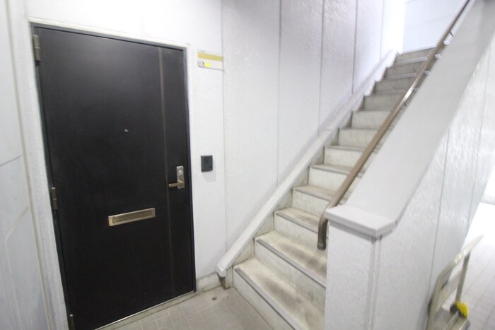 物件外観写真5　(エントランス部分)