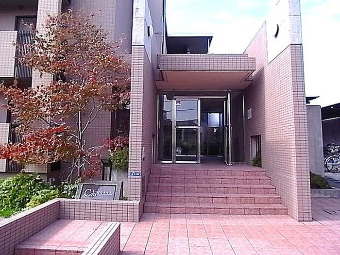 物件外観写真4　(エントランス部分)