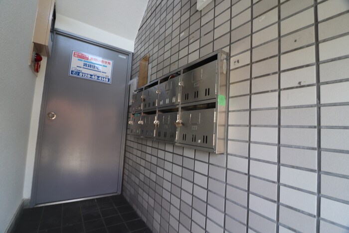 物件外観写真5　(エントランス部分)