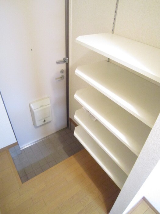 物件内観写真11　(靴箱)