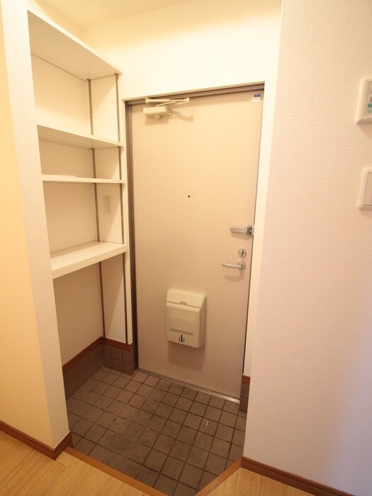 物件内観写真12　(玄関)