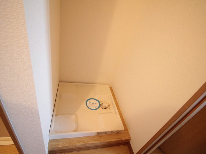 物件内観写真13　(洗濯機置場)