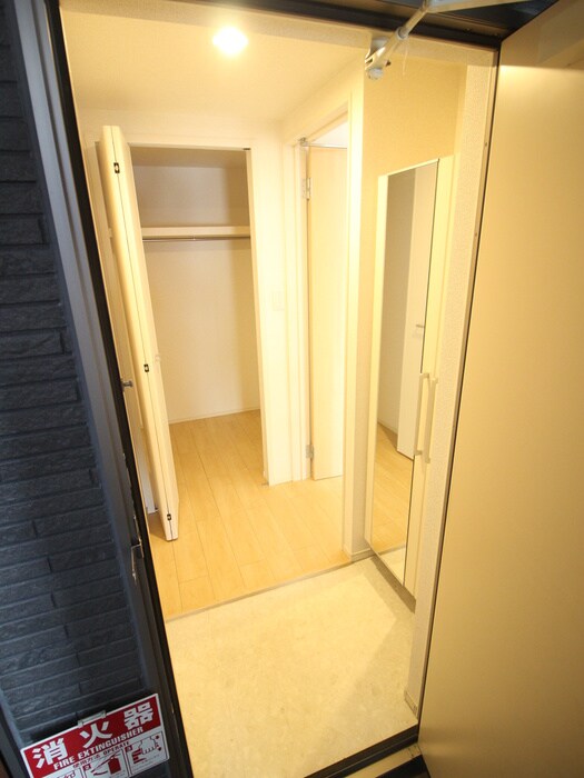 物件内観写真7　(玄関)