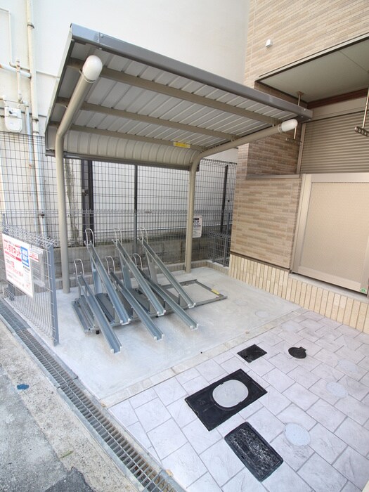 物件外観写真4　(駐輪場)