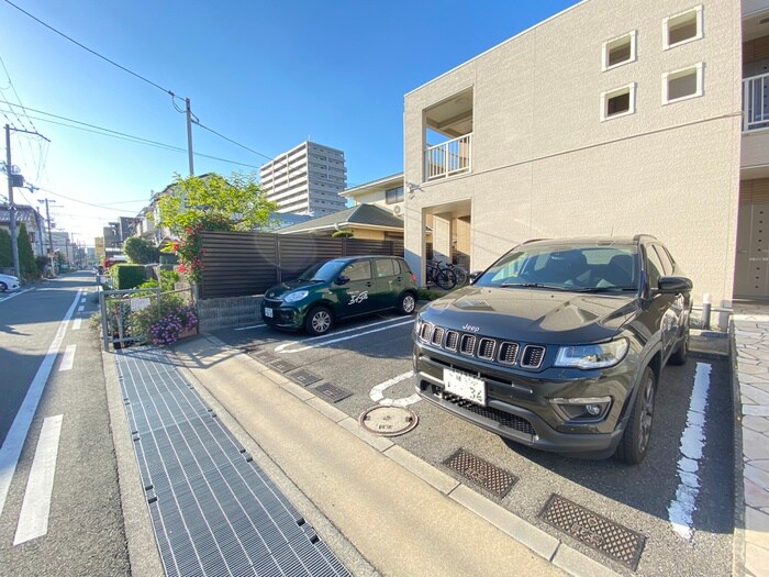 物件外観写真4　(駐車場)