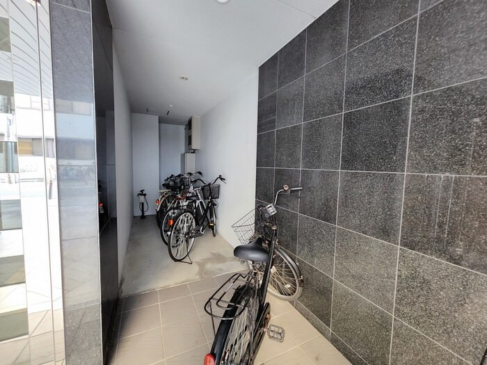 物件外観写真4　(駐輪場)