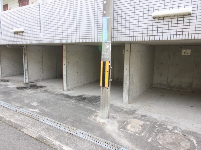 物件外観写真4　(駐車場)