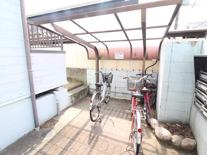 物件外観写真5　(駐輪場)