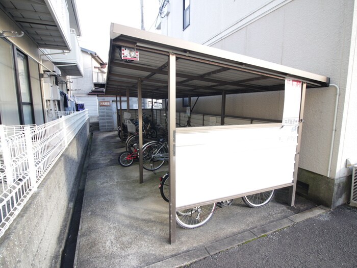 物件外観写真3　(駐輪場)