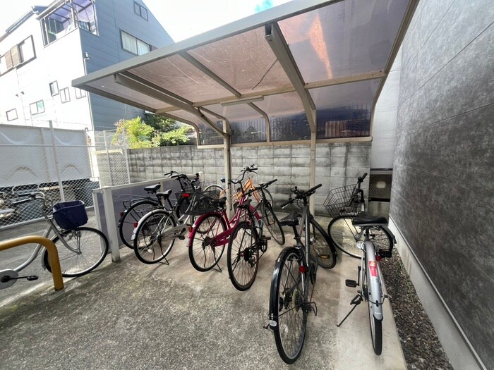 物件外観写真6　(駐輪場)