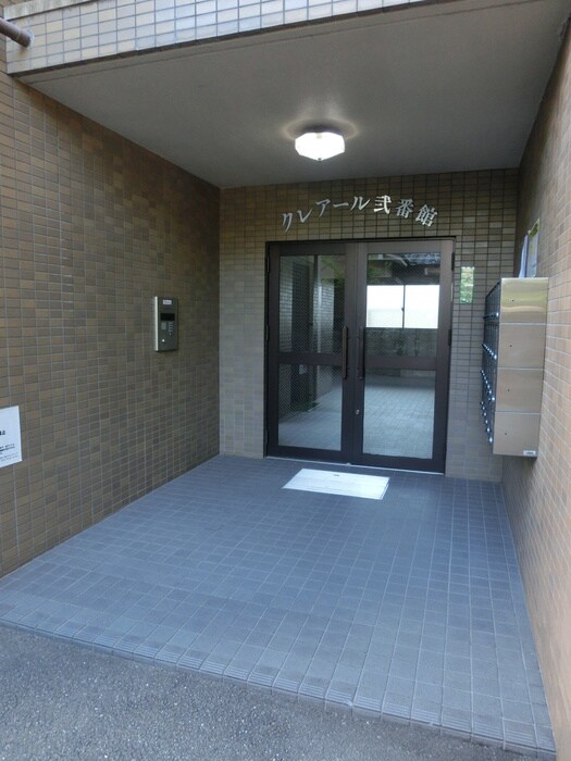 物件外観写真2　(エントランス部分)