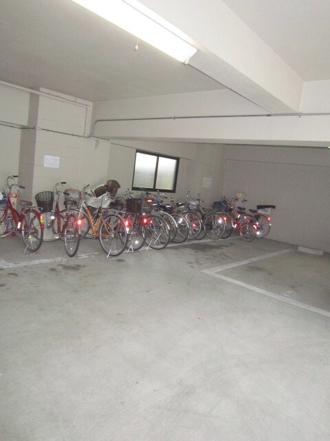 物件外観写真3　(駐輪場)