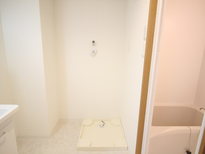 物件内観写真9　(洗濯機置場)