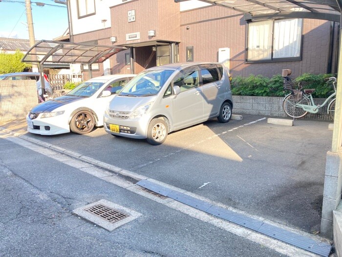 物件外観写真4　(駐車場)