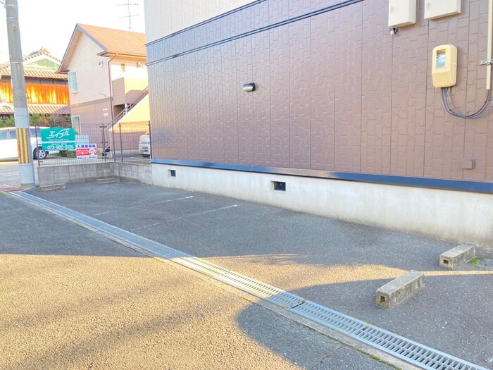物件外観写真5　(駐車場)
