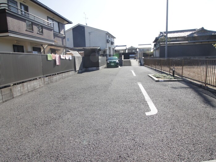 物件外観写真3　(駐車場)