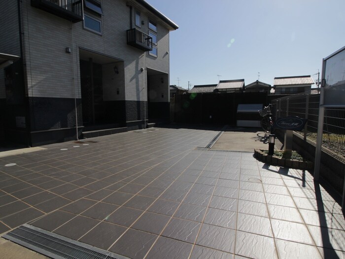 物件外観写真5　(エントランス部分)