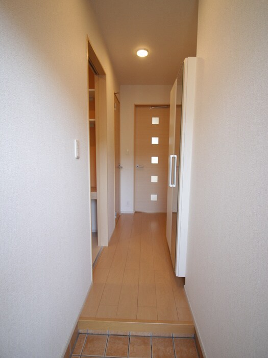 物件内観写真12　(廊下)