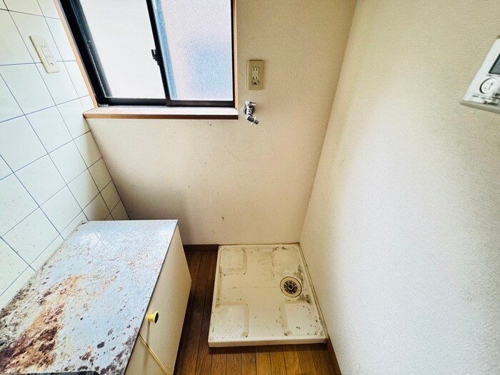 物件内観写真16　(洗濯機置場)